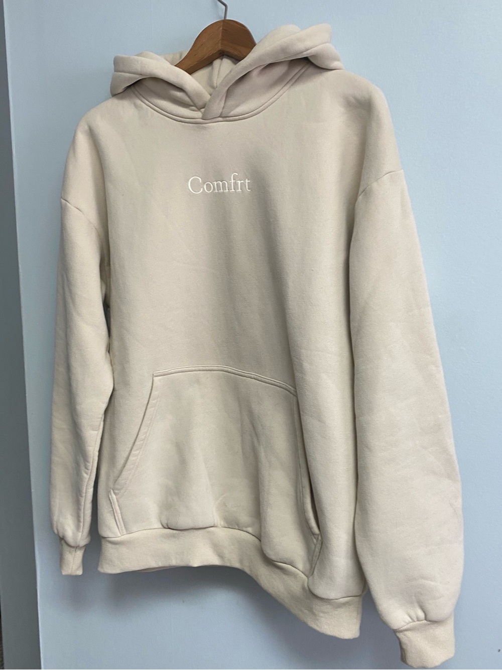 LIKE NEW COMFRT HOODIE - LARGE - Picture 5 of 8